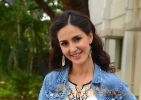 Farah Karimi New Stills photo 8