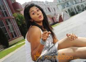 Gayatri Iyer photo 7