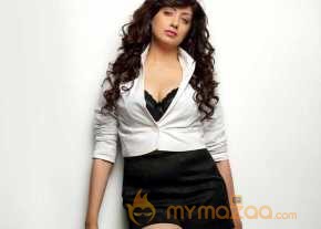 Gurleen Chopra Photoshoot photo 4