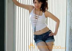 Gurleen Chopra Photoshoot photo 8