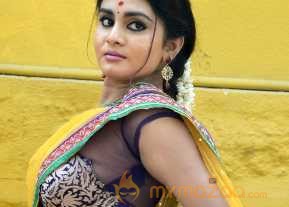 Harini Hot Half Saree Pics photo 4