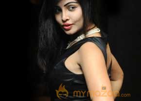 Hashika Dutt Beautiful In Black Dress photo 7