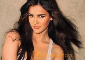Hot Aisha Sharma photo 9
