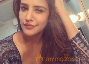 Hot Aisha Sharma photo 10