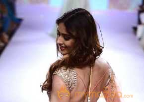  Illeana Ramp Walk At Lakme Fashion Week 2015  photo 2