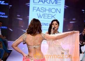  Illeana Ramp Walk At Lakme Fashion Week 2015  photo 5