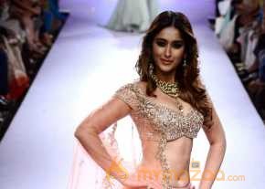  Illeana Ramp Walk At Lakme Fashion Week 2015  photo 8
