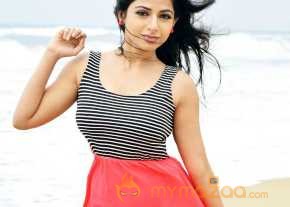  Iswarya Menon  photo 3