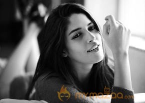 Izabelle Liete Latest Photos photo 8