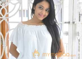 Janani Iyer photo 11