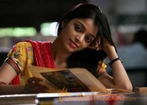 Janani Iyer photo 5