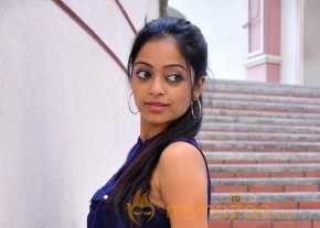 Janani Iyer photo 8