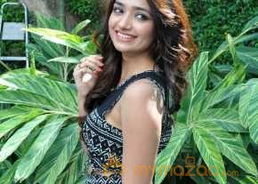 Jiya photo 7