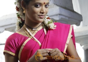 Kaalayaa Tasmay Namahaa Movie Heroine Stills photo 9
