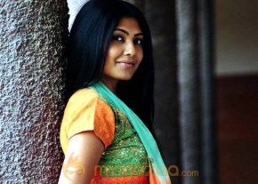 Kamalini Mukherjee Stills photo 14