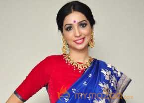  Kanika Dhillon 