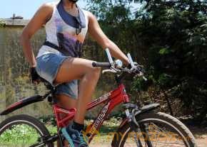 Karthika Nair New Photoshoot photo 4