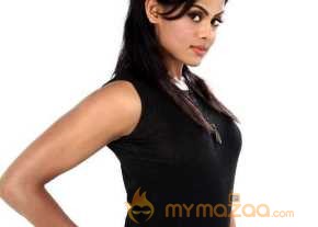  Karthika Nair New Photoshoot 
