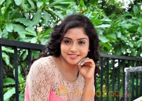 Karunya New Photoshoot photo 11