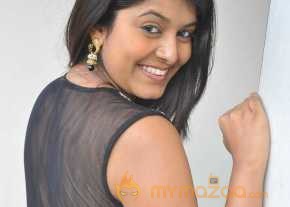  Kavya Kumar  photo 3