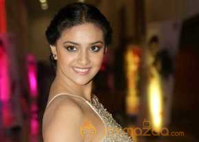  Keerthy Suresh 