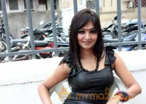Khushi Mukherjee photo 4