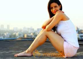 Khushi Sadry photo 2