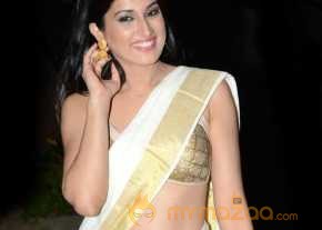 Kratee Beautiful White Saree Pics photo 3