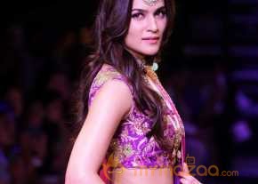  Kriti Sanon IIJW 2015 Ramp Walk Stills  photo 3