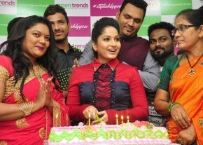 Madhavi Latha Inauguraties Green Trends  photo 11
