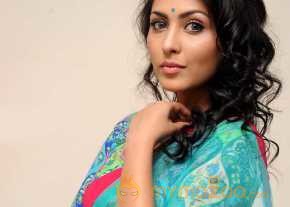  Madhu Shalini In Half Saree Photos  photo 12