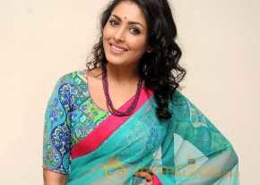  Madhu Shalini In Half Saree Photos  photo 5