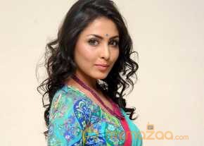  Madhu Shalini In Half Saree Photos  photo 7