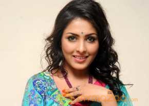  Madhu Shalini In Half Saree Photos  photo 11