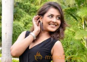  Madhu Shalini  photo 13
