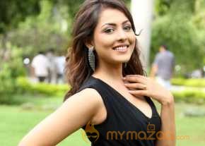  Madhu Shalini  photo 5