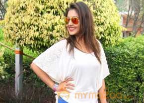 Madhu Shalini photo 2