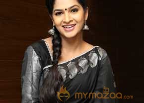 Madhumitha Black Saree Pics photo 3