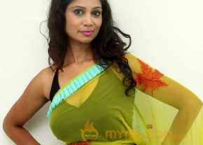 Mahekhanita Murthy Green Saree Pics photo 11