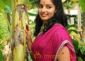 Malavika Menon photo 8