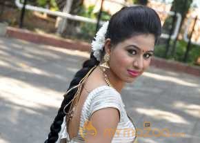 Manali Rathod Glamorous Pics photo 3