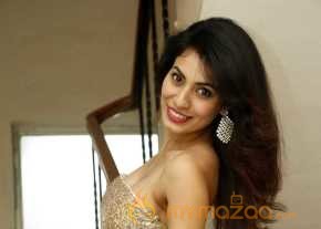 Manisha Kelkar Strapless Short Gold Dress Pics photo 6