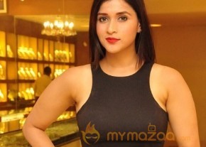 Mannara Chopra Latest Hot Tight Top Show Pics photo 41
