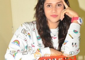 Mannara Chopra Latest Pics photo 36