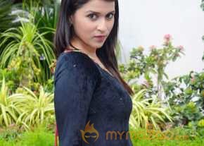 Mannara Chopra New Photoshoot photo 14