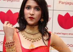 Mannara Chopra New Photoshoot photo 18