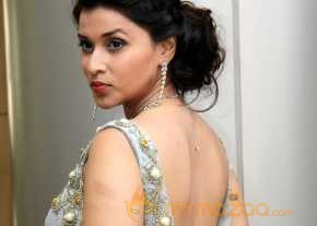 Mannara Chopra New Photoshoot photo 15