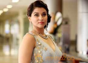 Mannara Chopra New Photoshoot photo 12
