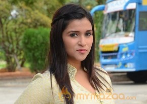 Mannara Chopra Photo Gallery photo 17