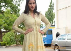 Mannara Chopra Photo Gallery
